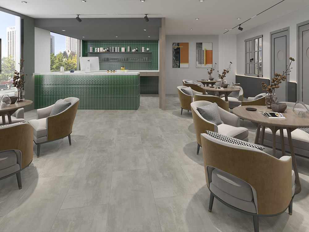 Kantine-inrichting met grijze pvc-vloer met links zithoeken.